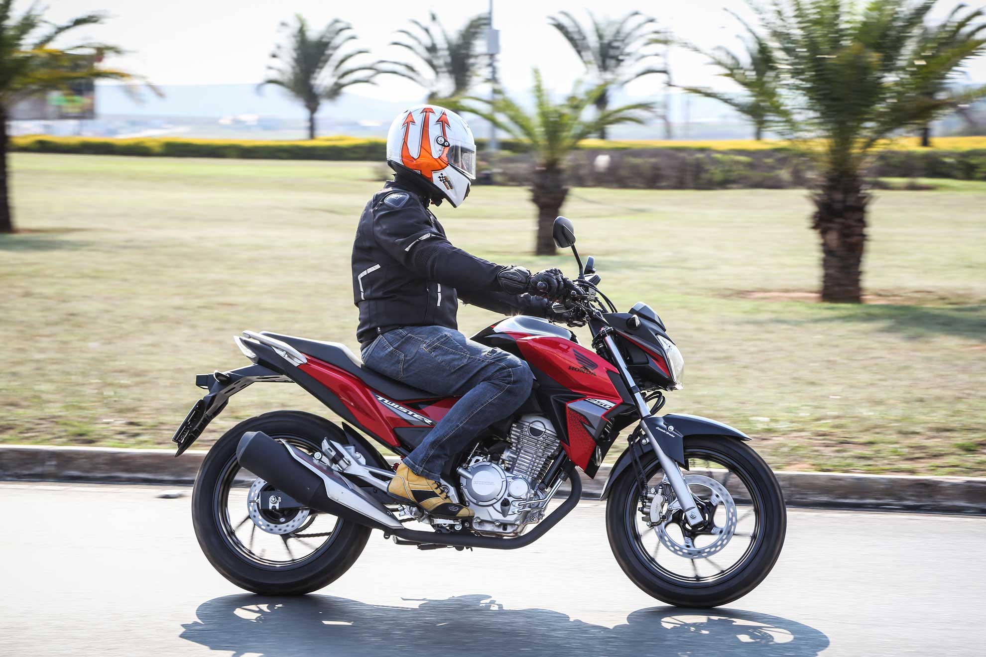 Honda CB 250 F Twister ( 2019 ) Momento Moto