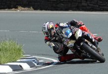 Peter Hickman vence “Isle of Man TT” de 2019 pilotando uma Triumph Daytona