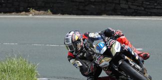 Peter Hickman vence “Isle of Man TT” de 2019 pilotando uma Triumph Daytona